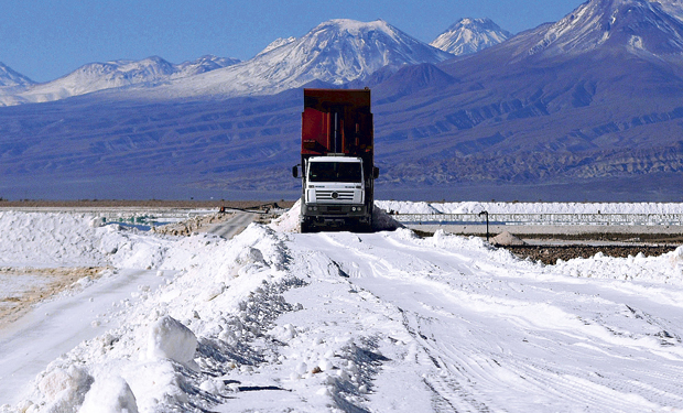 camion-salar-litio-chile-empresa-publica