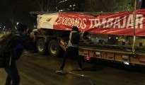 Incidentes durante paso de camiones por La Moneda